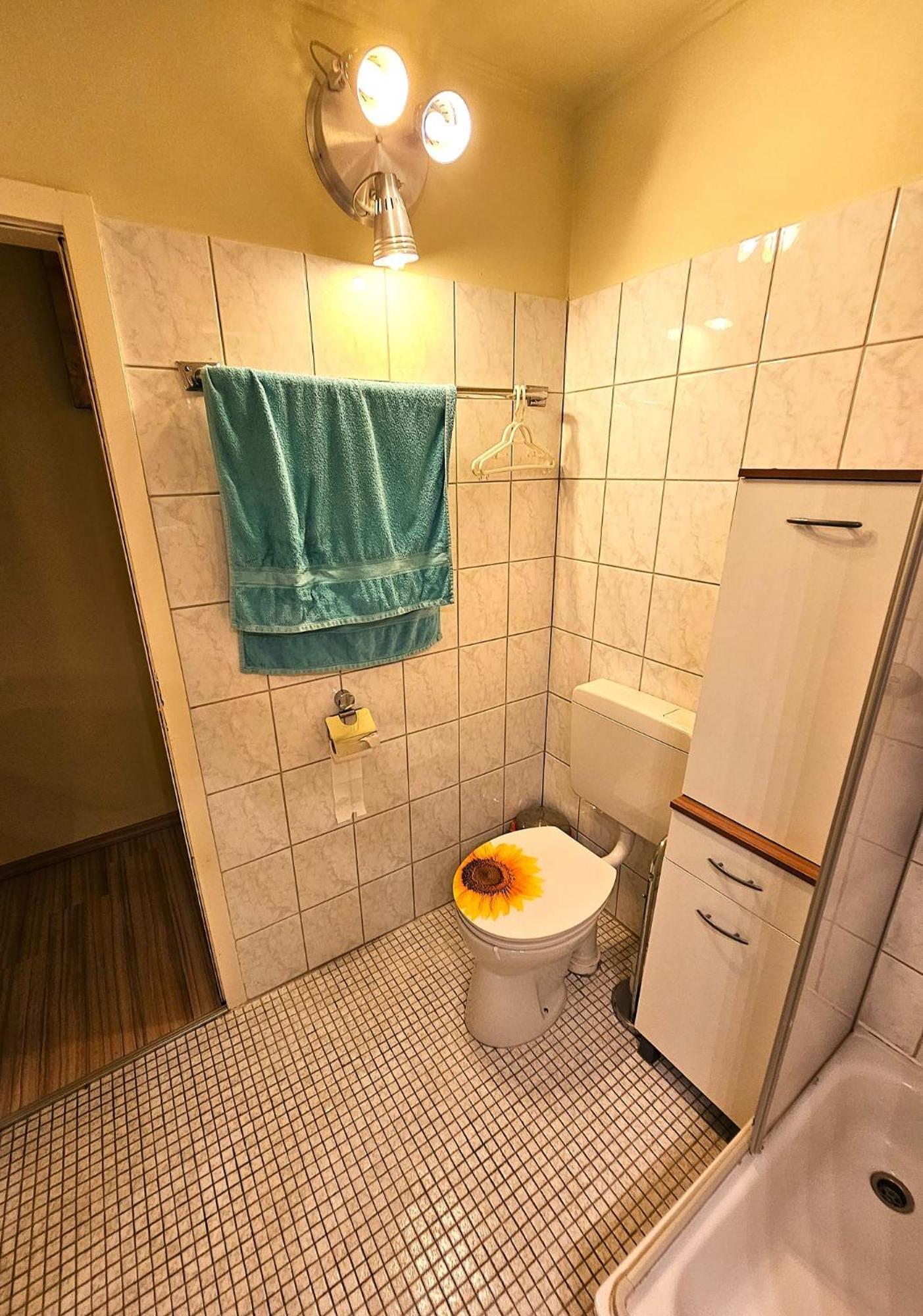 6 Pers Schwimmbad Sauna Ruheraum Freizeitabteilung Darts Tischtennis Fussball Terrasse Mit Riesem Garten Im Wald Nahe Stadmitte Und Bikepark Mit Fahrradlift Tennis Golfplatz Buchbarem Massages Im Wellnessresort Der Brabander *
