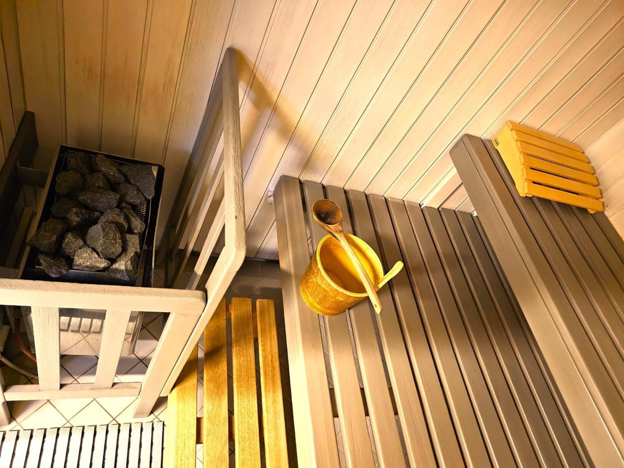 Apartment 6 Pers Schwimmbad Sauna Ruheraum Freizeitabteilung Darts Tischtennis Fussball Terrasse Mit Riesem Garten Im Wald Nahe Stadmitte Und Bikepark Mit Fahrradlift Tennis Golfplatz Buchbarem Massages Im Wellnessresort Der Brabander *