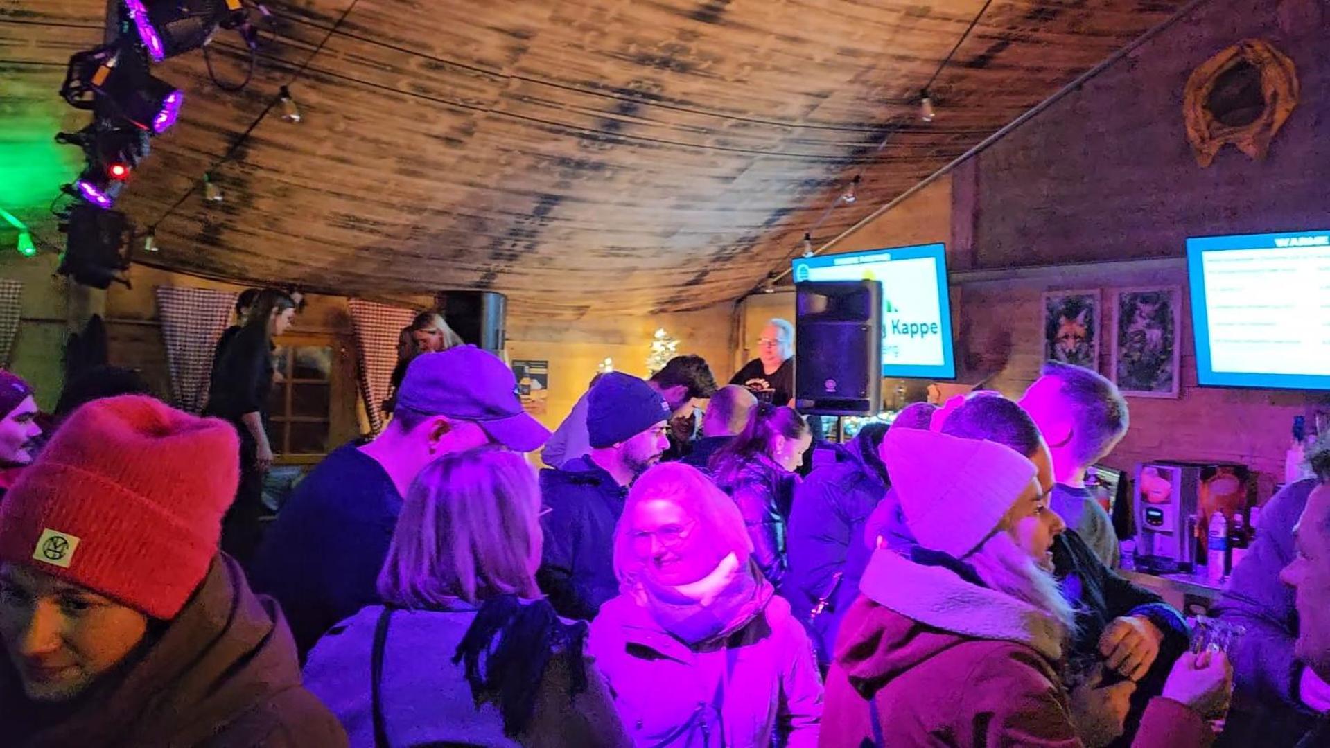 6 Pers Schwimmbad Sauna Ruheraum Freizeitabteilung Darts Tischtennis Fussball Terrasse Mit Riesem Garten Im Wald Nahe Stadmitte Und Bikepark Mit Fahrradlift Tennis Golfplatz Buchbarem Massages Im Wellnessresort Der Brabander Apartment